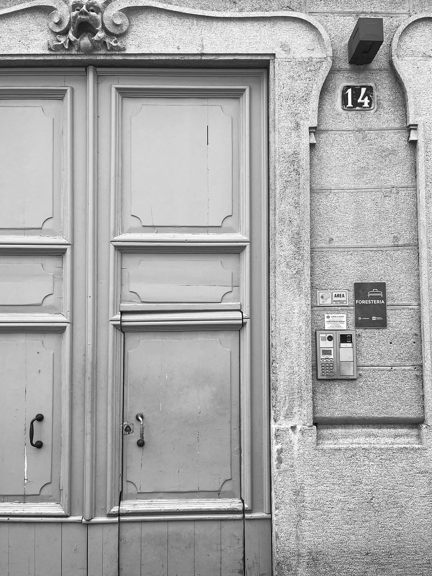 Ingresso della Maison in via Pizzi 14